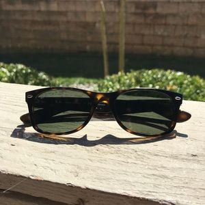 Ray Ban New Wayfarer 52mm Polarized sunglasses
